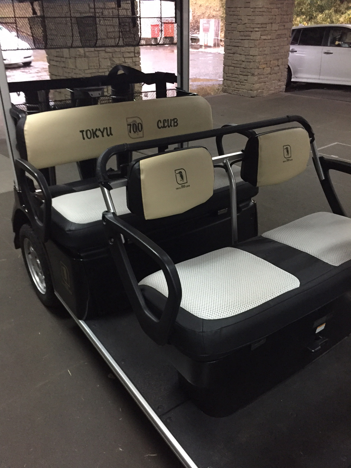 東急セブンハンドレッドで導入されたCABANAのゴルフカート用シートカバー
